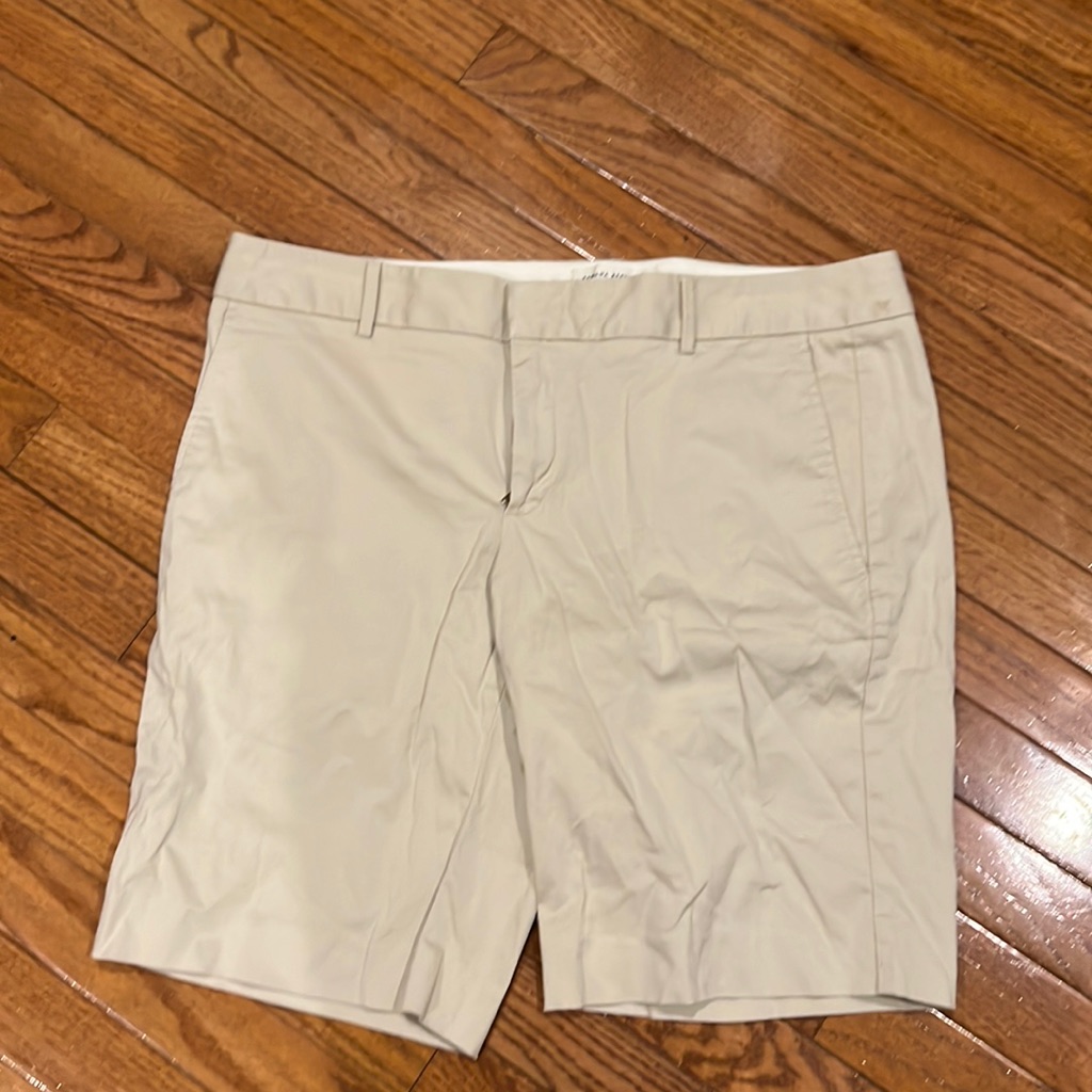 Banana Republic Womens Size 14 Bermuda Short Light Khaki 10 Inch Inseam
